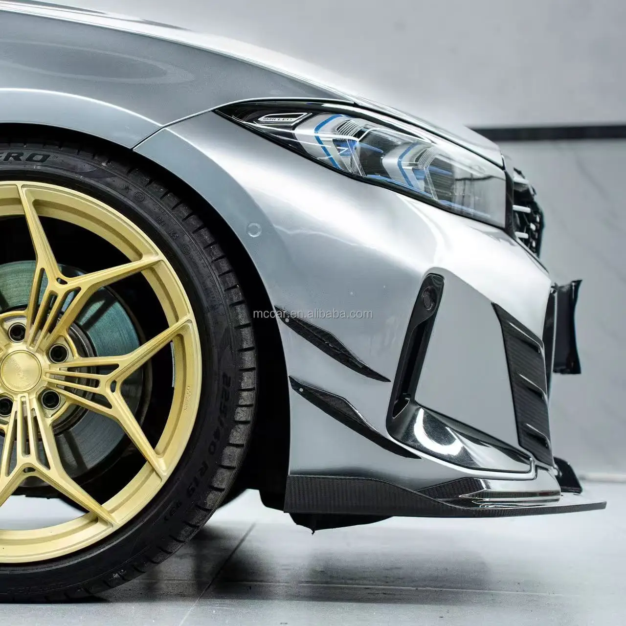 Labbra anteriori lucide per BMW Serie 3 G20 G28 LCI Paraurti per auto Paraurti anteriore stile MC in fibra di carbonio a secco