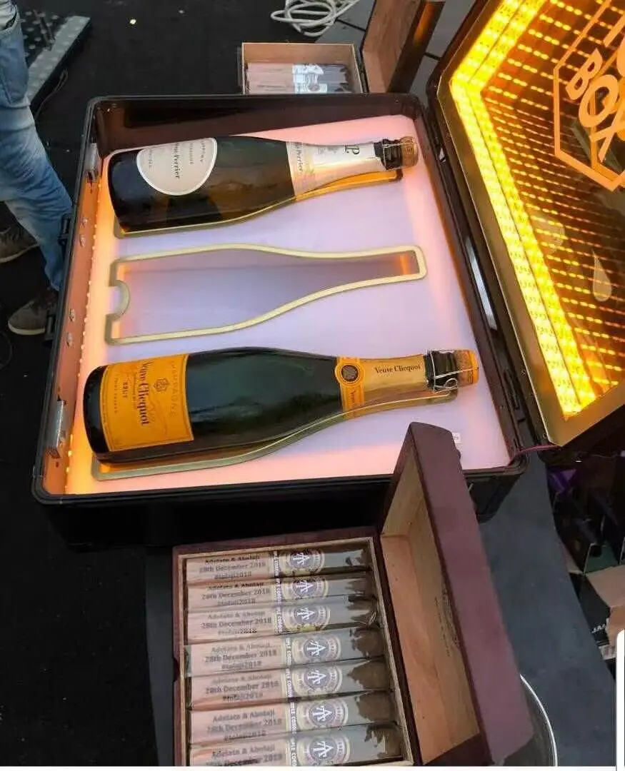 OEM custom Ace of Spades 3 bottles LED bottle presenter glorifier VIP LED champagne box suitcase bottle carry case for party bar