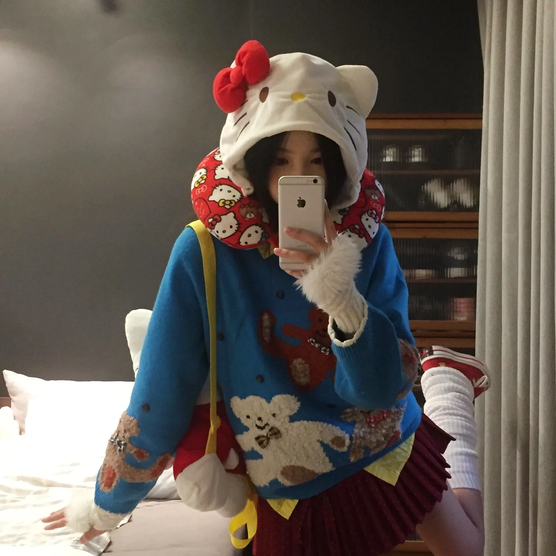 

Kawaii Kitty Style Hooded U-Shaped Neck Pillow 2-in-1 Plush Travel Pillow Portable Nap Pillow with Eye Mask for Airplane
