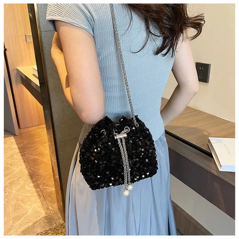 

Легкая и персонализированная сумка-ведро с цепочкой и пайетками, новая женская стильная банкетная сумка 2020, сумка через плечо на одно плечо