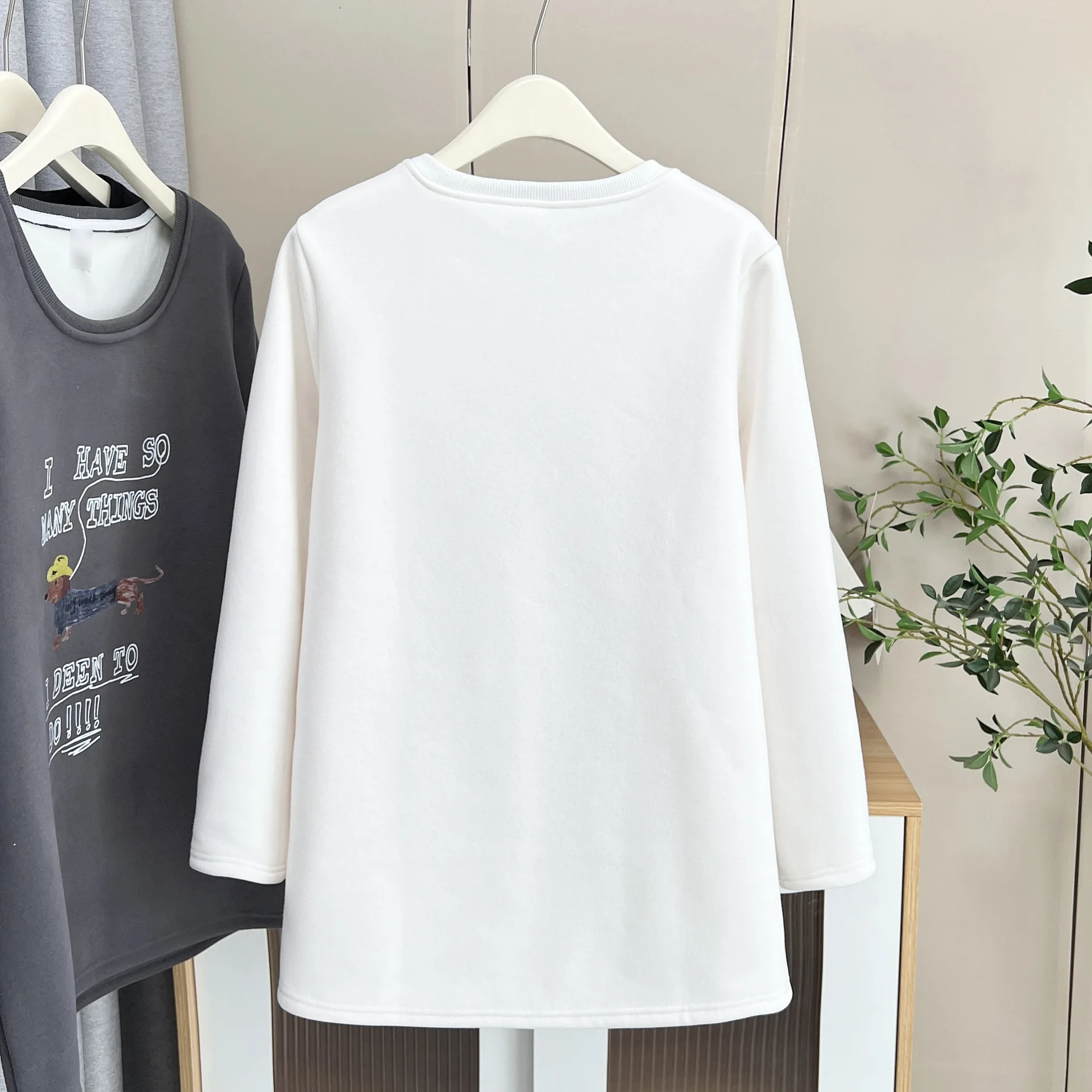 XXXXL Mode Plus Größe Frau Kleidung T-Shirt Winter Einfache Casual Mittlere Länge Warme Fleece Und Verdickte Gedruckt Cartoon Tops
