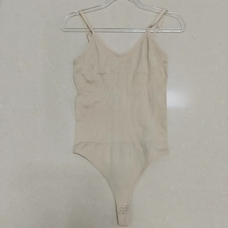 

Женская бесшовная одежда для коррекции фигуры из двух частей с высокоэластичными бретелями для фитнеса, комплект для бега, фитнеса, корректирующие стринги