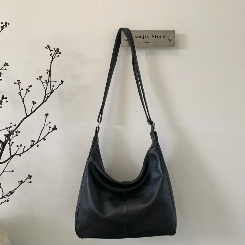 حقيبة كروس متعددة الاستخدامات ذات سعة كبيرة 2025 حقيبة كتف واحدة عصرية جديدة من جلد البولي يوريثان ذات ملمس ممتاز #2