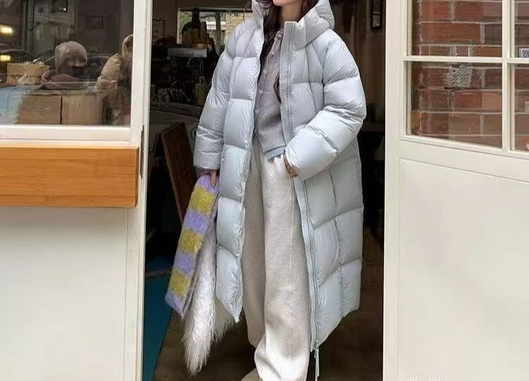 2025 Nuovo cappotto invernale con cappuccio giacca imbottita in cotone con pane addensato lungo sopra il ginocchio da donna