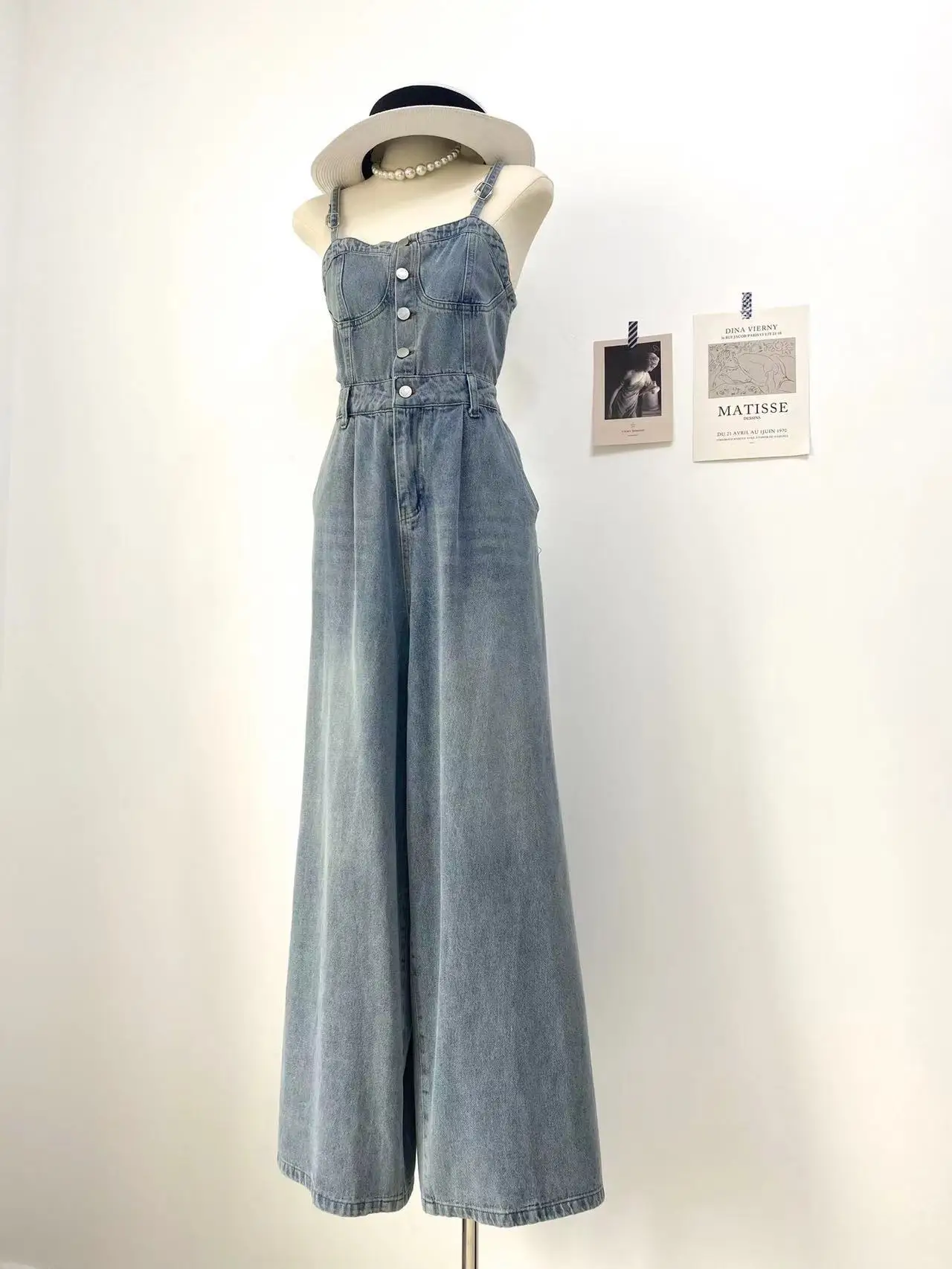 

Модные джинсы Missy's 2023: летние, с высокой талией, широкими штанинами, в стиле ретро, с завязками на груди, в гонконгском стиле.