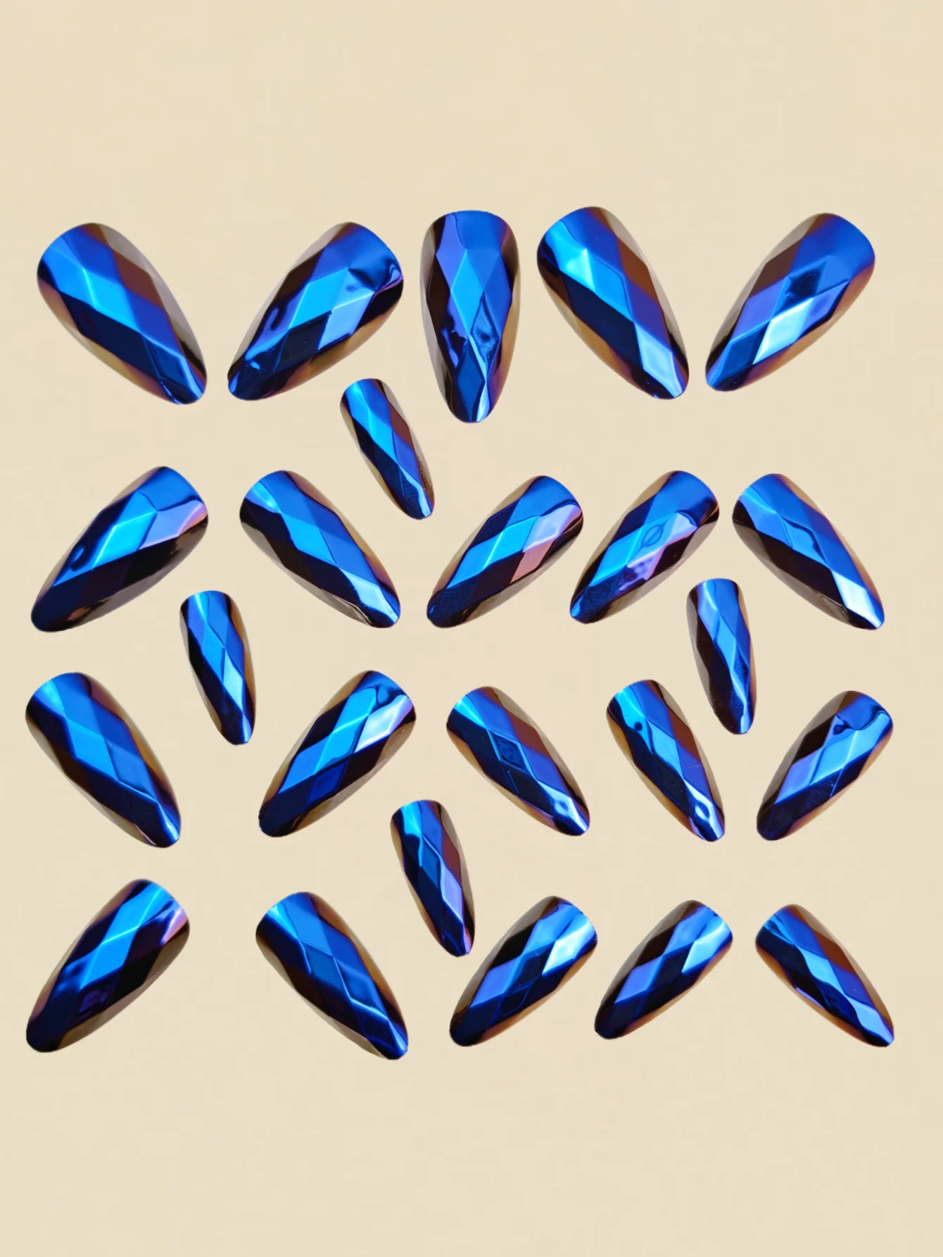 เล็บปลอมทรงอัลมอนด์แบบยาวปานกลาง ลายเพชร 3 มิติ ชุบไฟฟ้า เงางามพิเศษ จำนวน 24 ชิ้น แบบถอดได้