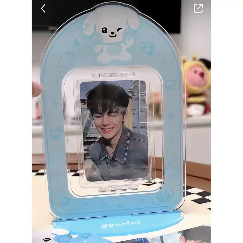 KPOP ZB1 Cartoon Carino Acrilico Figura In Piedi di Alta Qualità INS Stile Doppi Lati Ruota Titolari di Carta ZHANGHAO RICKY YUJIN Regali