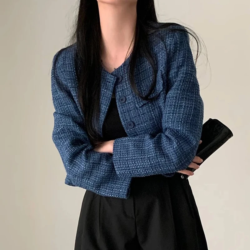 

Корейская шикарная Осенняя маленькая Ароматизированная куртка в стиле ретро 2024 однобортный свободный универсальный топ с карманами и длинным рукавом клетчатое короткое пальто