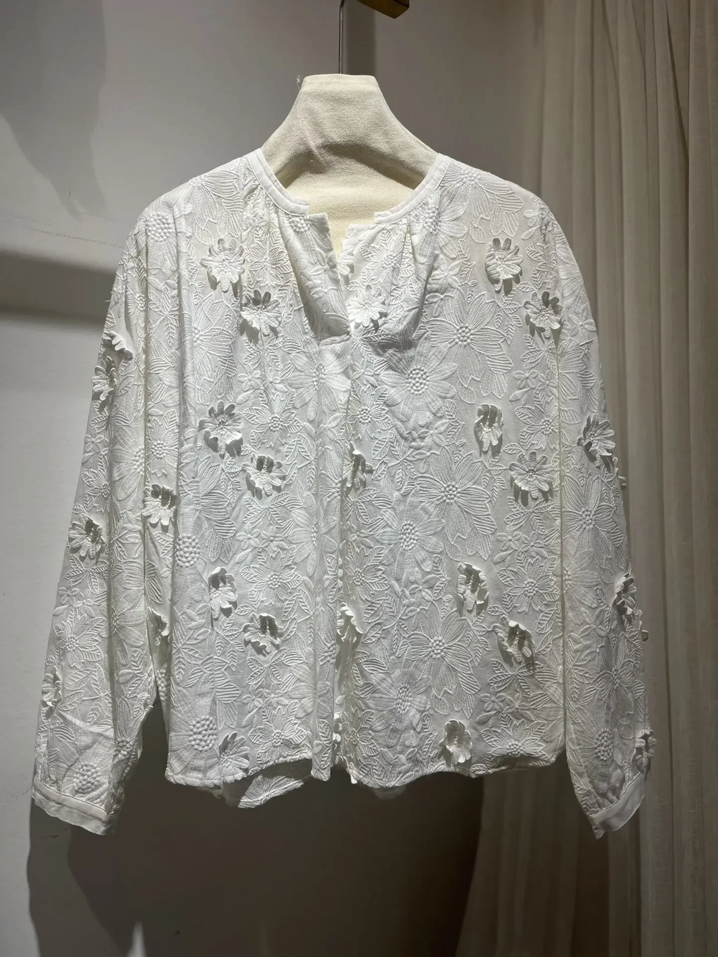 

2024 New Office Lady Spring Summer Cotton White Three Dimensional Flowers Embroidert Long Sleeve Pullover Blouse for Wemen