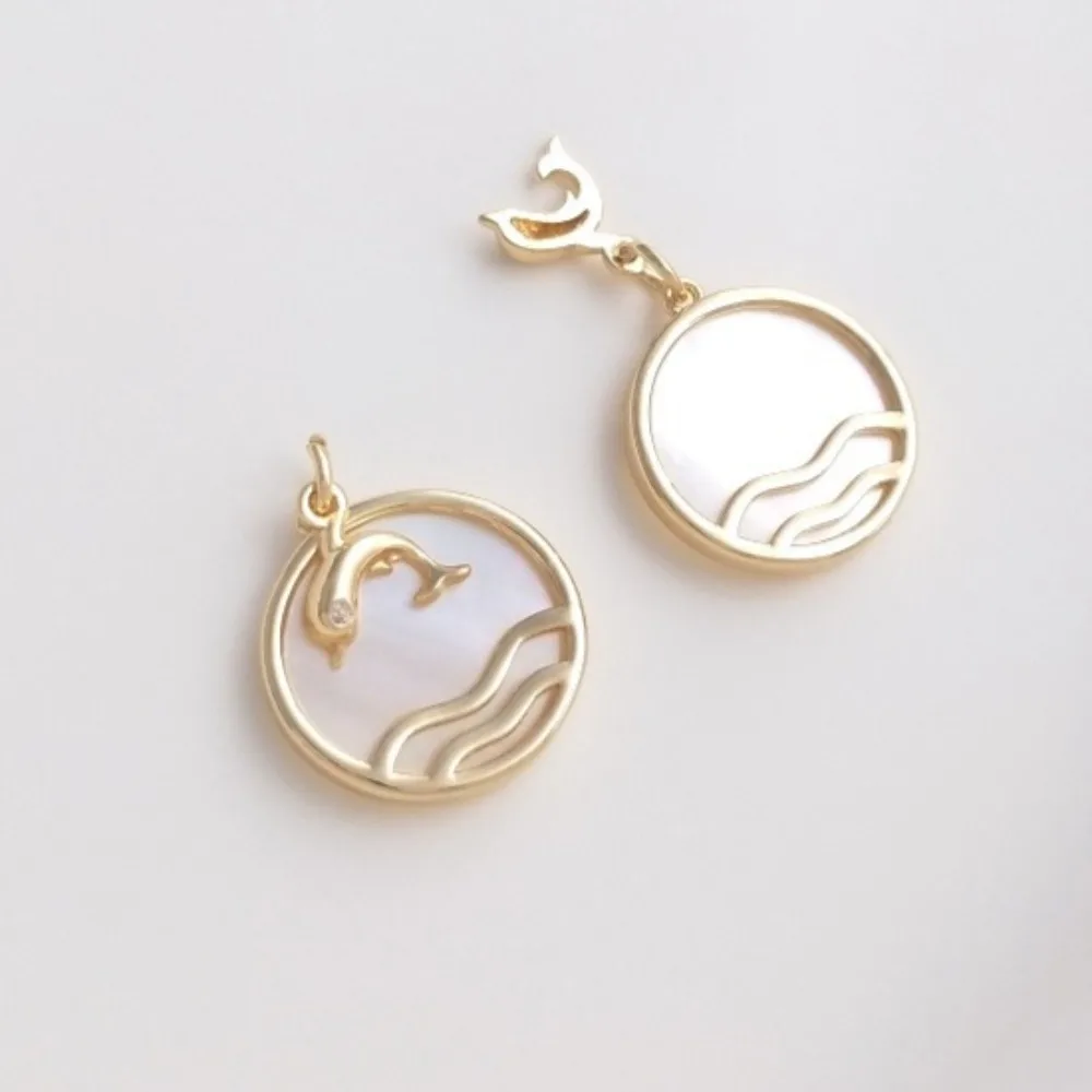 

Inlaid Natural Sea Color Shell Copper Charms 14K Gold Color Wave Dolphin Round Pendant Mother Shell Pendant DIY Necklace Pendant