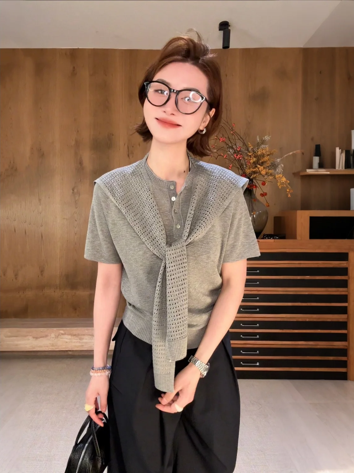 

Minimalist Knitted Short Sleeve T-Shirt Versatile Soft Fabric round Neck Casual Wear for Men And Women Daily Use Thin Design