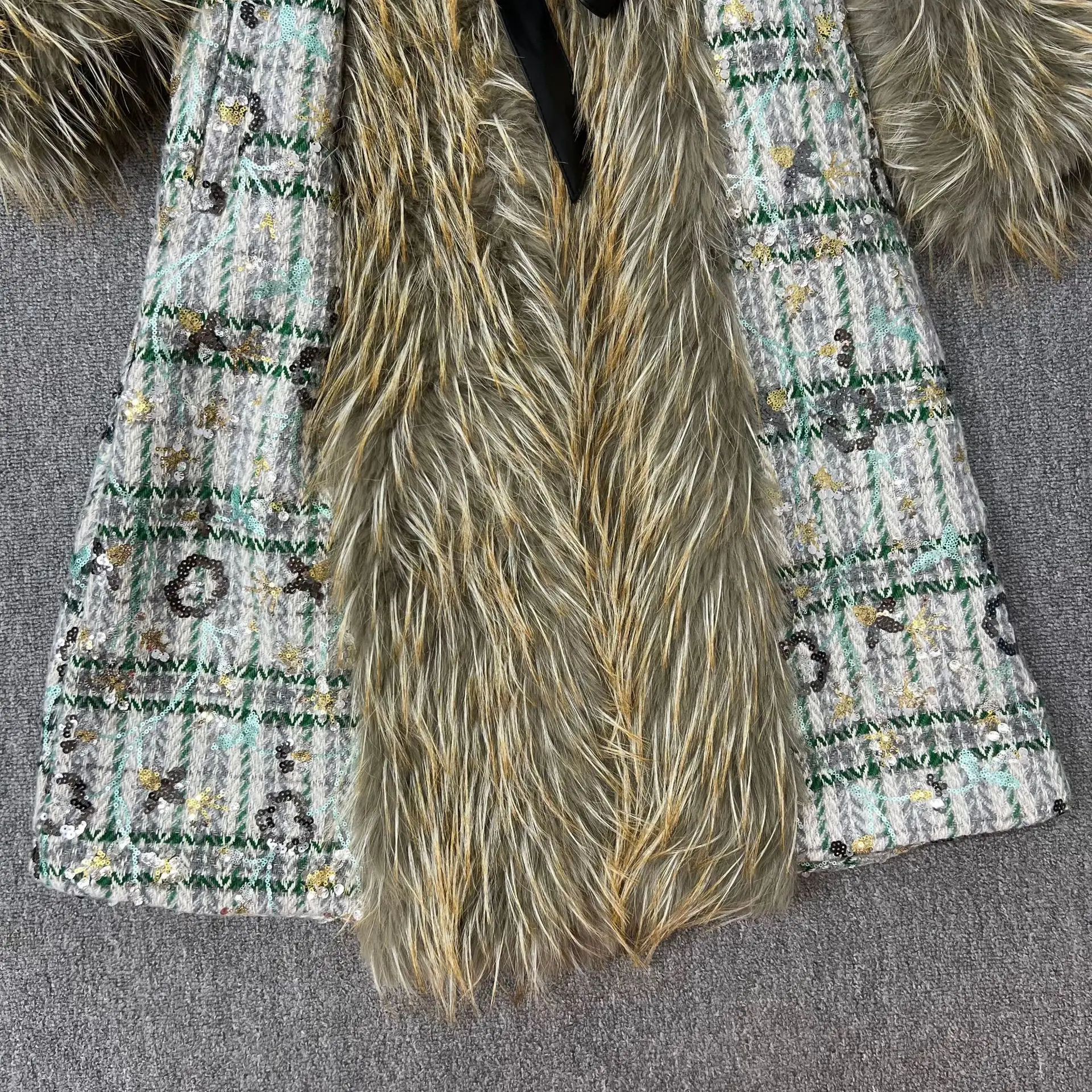 2025 شتاء جديد فو الفراء المرقعة سميكة معطف الموضة للنساء أنيقة سترة فضفاضة غير رسمية معطف الشتاء النساء