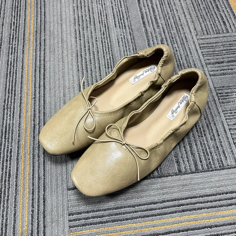 Neu in der Mode: Weiche Damen-Ballerinas mit flachem Absatz, lässige, flache Damenschuhe zum Hineinschlüpfen, mit Schmetterlingsknoten. – Detail 13