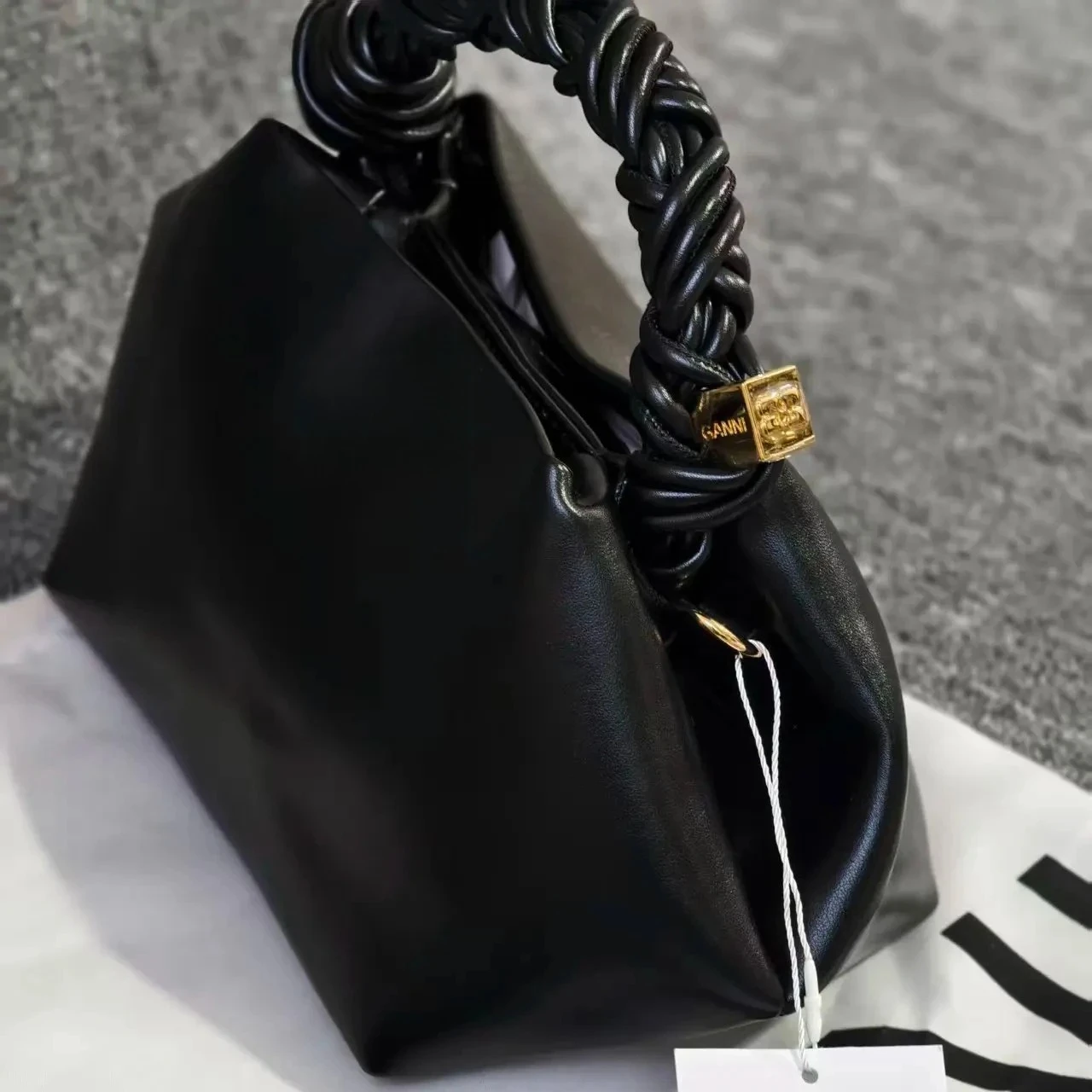 

Новая модная шестиугольная плетеная сумка-кроссбоди Y2K 2026 года в парижском стиле, наплечная сумка для женщин, премиум-качество, подарок для вечеринки