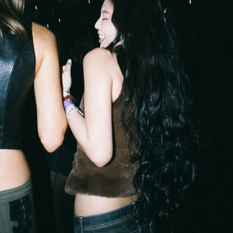 제니의 같은 스타일 미국 복고풍 매운 소녀 스타일 다크 브라운 여성 조끼 가을 매운 소녀 트렌드 슬림 핏 록 펑크 탑