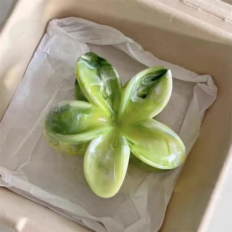 2Pcs Korean Acrylic Green Flower Wave Versatile Hair Clip Women Sweet Ponytail Claw Hairpin Barrettes Hair Accessories Headwear view 4