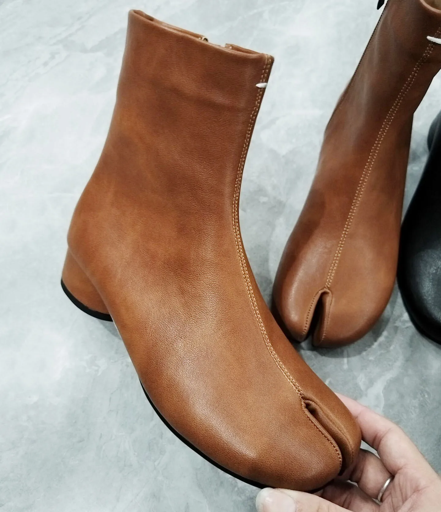 

IPPEUM Women Tabi Boots Brown Black Shoes PU Leather Round Heel Ankle Split Toe Boot Shoes