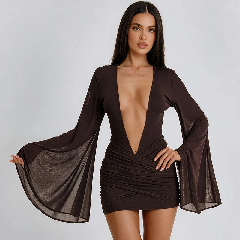 Einfarbiges, sexy, tief ausgeschnittenes, langärmeliges, figurbetontes Minikleid aus Netzstoff mit Falten – Detail 3