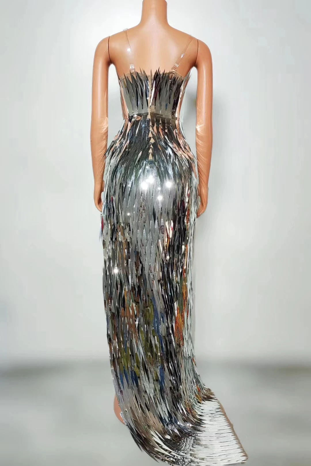 ชุดราตรีงานกาล่า ชุดแสดง ชุดหรูหราสำหรับงานปาร์ตี้ ชุดเดรสทรงเข้ารูปประดับเลื่อมสีเงิน ผ่าสูง ชุดราตรีสำหรับงานเลี้ยง ชุดแสดง