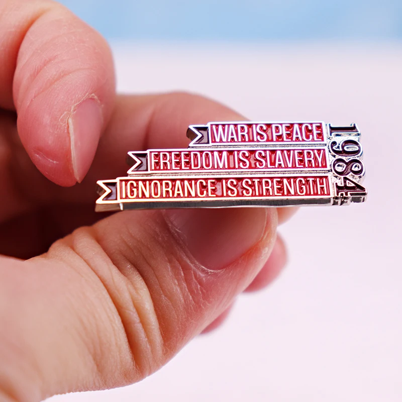 بروش مستوحى من الرواية لعام 1984 - اقتباسات شهيرة متينة، شارة معدنية للأدب العصري، إكسسوار ملابس كلاسيكي