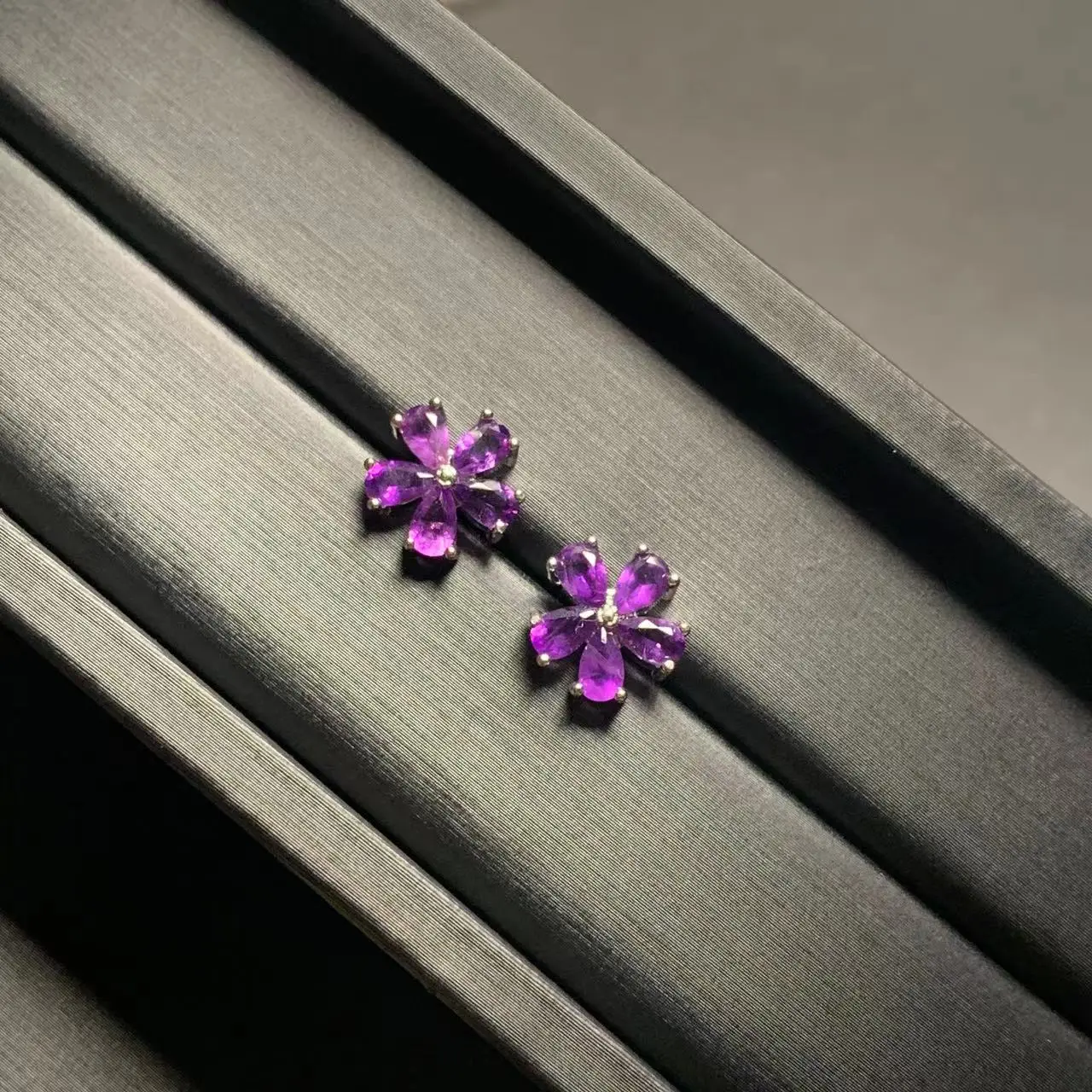 HEYYA STEIN Blume Natürliche Amethyst Ohrstecker Für Frauen 925 Silber Einfacher Feiner Schmuck Stein Edelstein Klassischer Stil