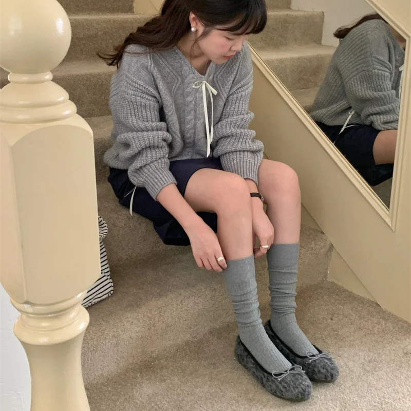 

Сшитые вручную серые носки с микродавлением в корейском стиле, с широкими полосками и двойной иглой, вязаные однотонные кремово-белые длинные трубки