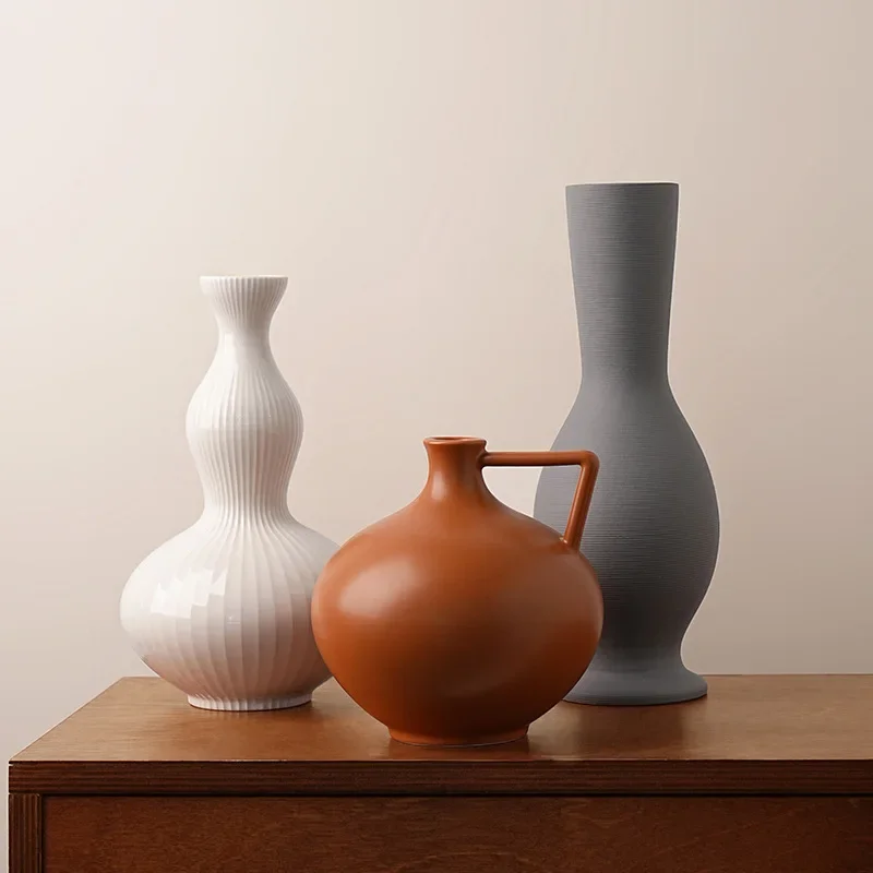 Vintage Ceramic Vase Ornament: Classic Chinese Style,Elegant Living Room,High-End Jingdezhen,Dried Flowers,Zen-Inspired Vase