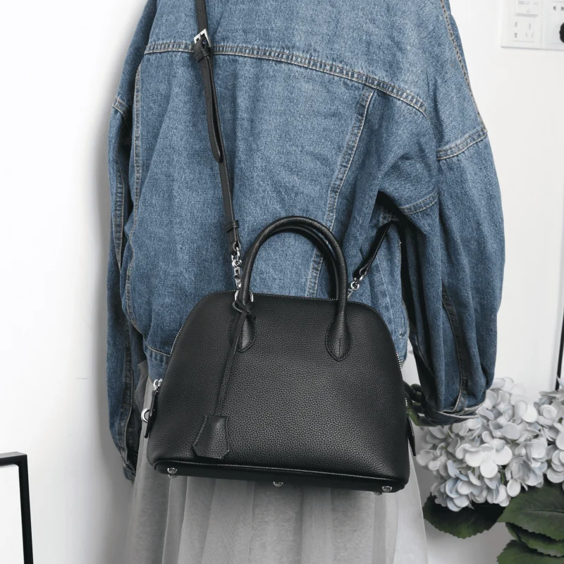 High Quality Top Layer Cowhide Design Shell Bag with Lock Cowhide Handbag Fashion Mini Crossbody Bowling Women\'s elegant bags