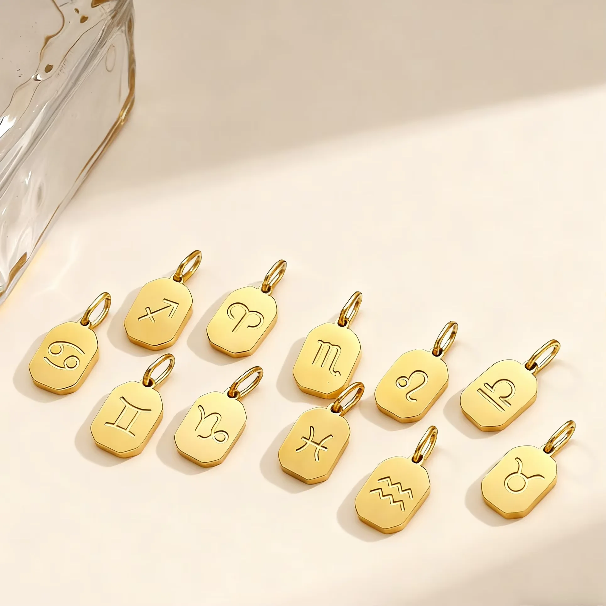 Edelstahl Geometrisches Rechteck Mini-Format Geprägtes Logo Quadratisches Zeichen DIY Schmuck Vergoldet Tief Gravierter Sternzeichen-Anhänger