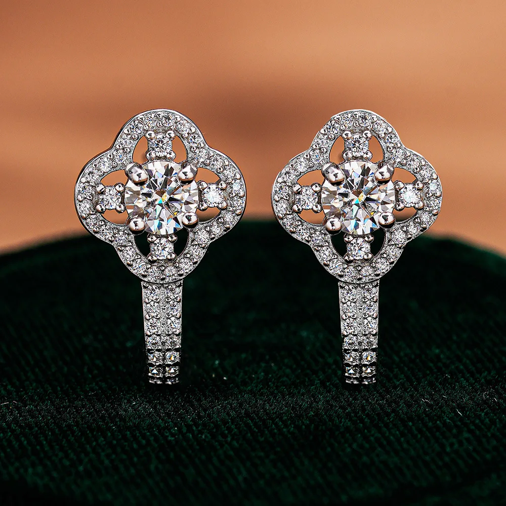 

S925 Sterling Silver Four Leaf Clover Moissanite Stud Earrings Women Fashion Hip Hop American Style Luxury Jewelry Gift