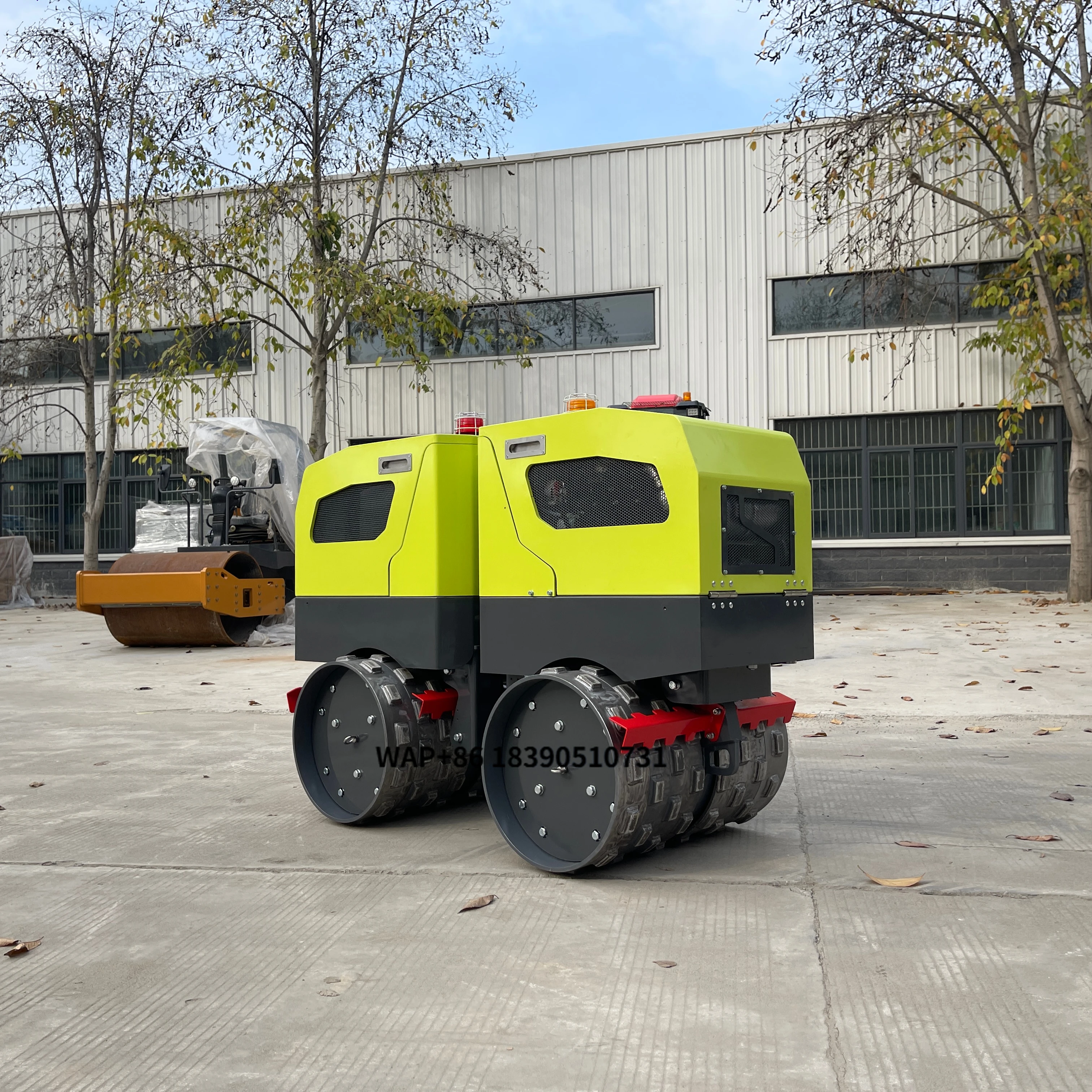 Rolo Compactador de Estrada Vibratório de Tambor Duplo com Controle Remoto, 1.8 Toneladas, para Asfalto, 17.8kW, 330 kg, 1 Tonelada