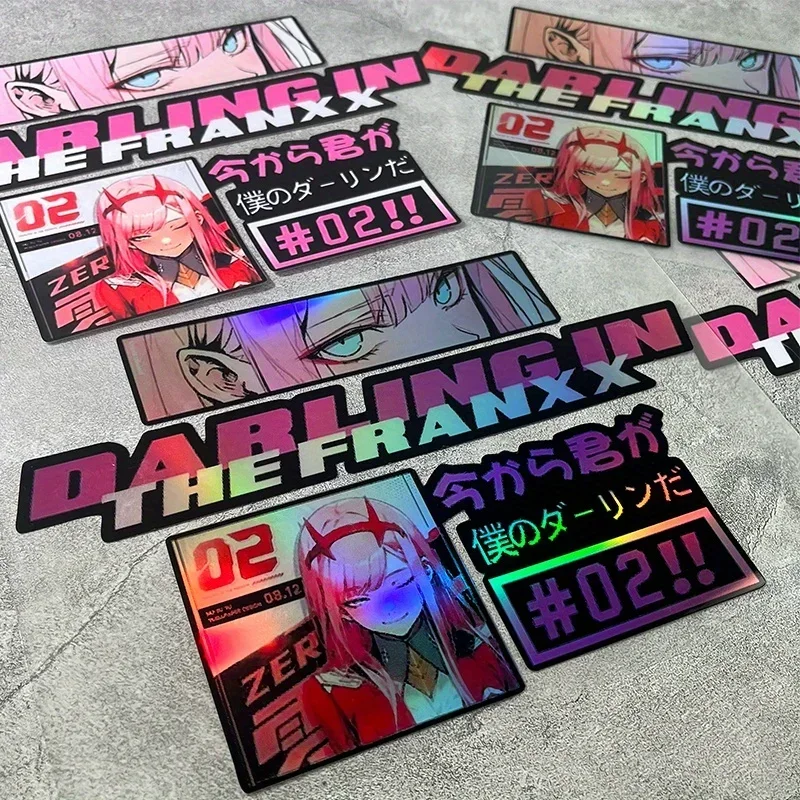 1セットのファッショナブルな「ダーリン・イン・ザ・フランキス」車用ステッカー、ゼロツーをテーマにした車用デカール、アニメの雰囲気を車に加えるのに最適です。