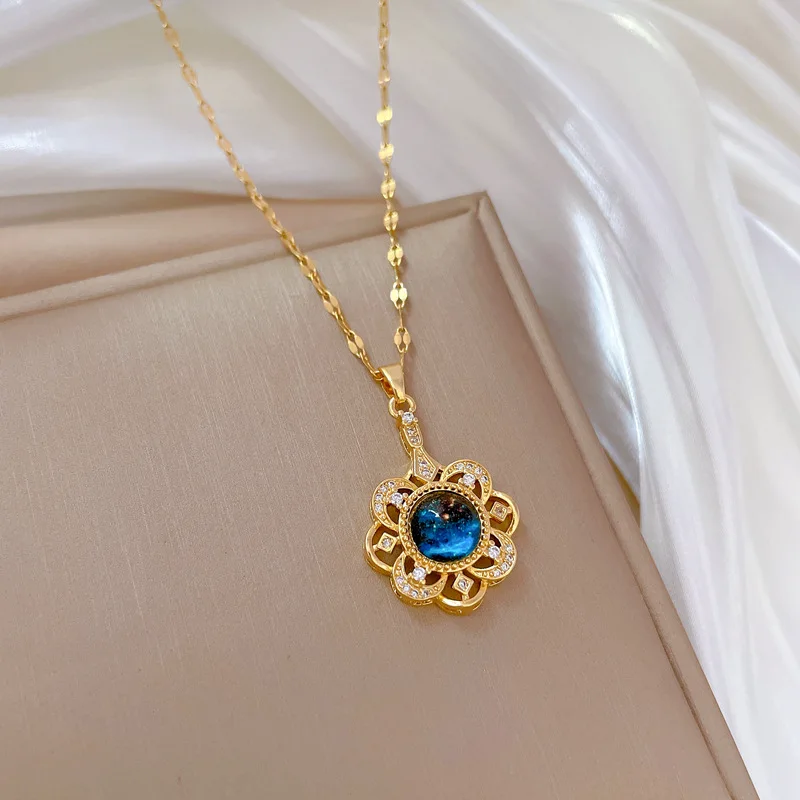 

Exquisite and Fashionable Micro-embellished Gorgeous Flower Starry Sky Necklace Classic Charm Stainless Steel Clavicle Chain