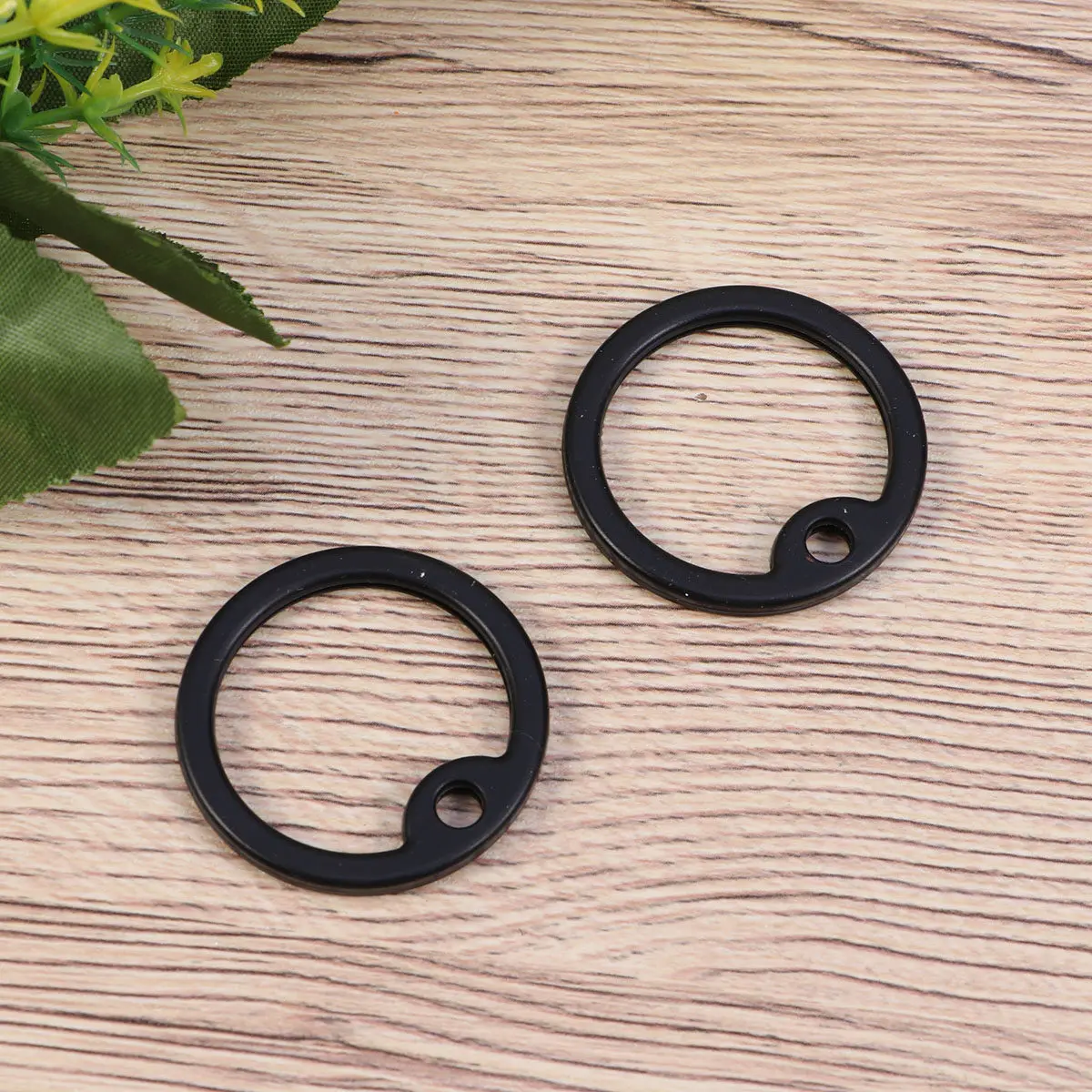 

2Pcs Military Dog Id Tag Silencers Black Silicone Stretchable Noise Reduction Rubber Protector for Tag Silencers