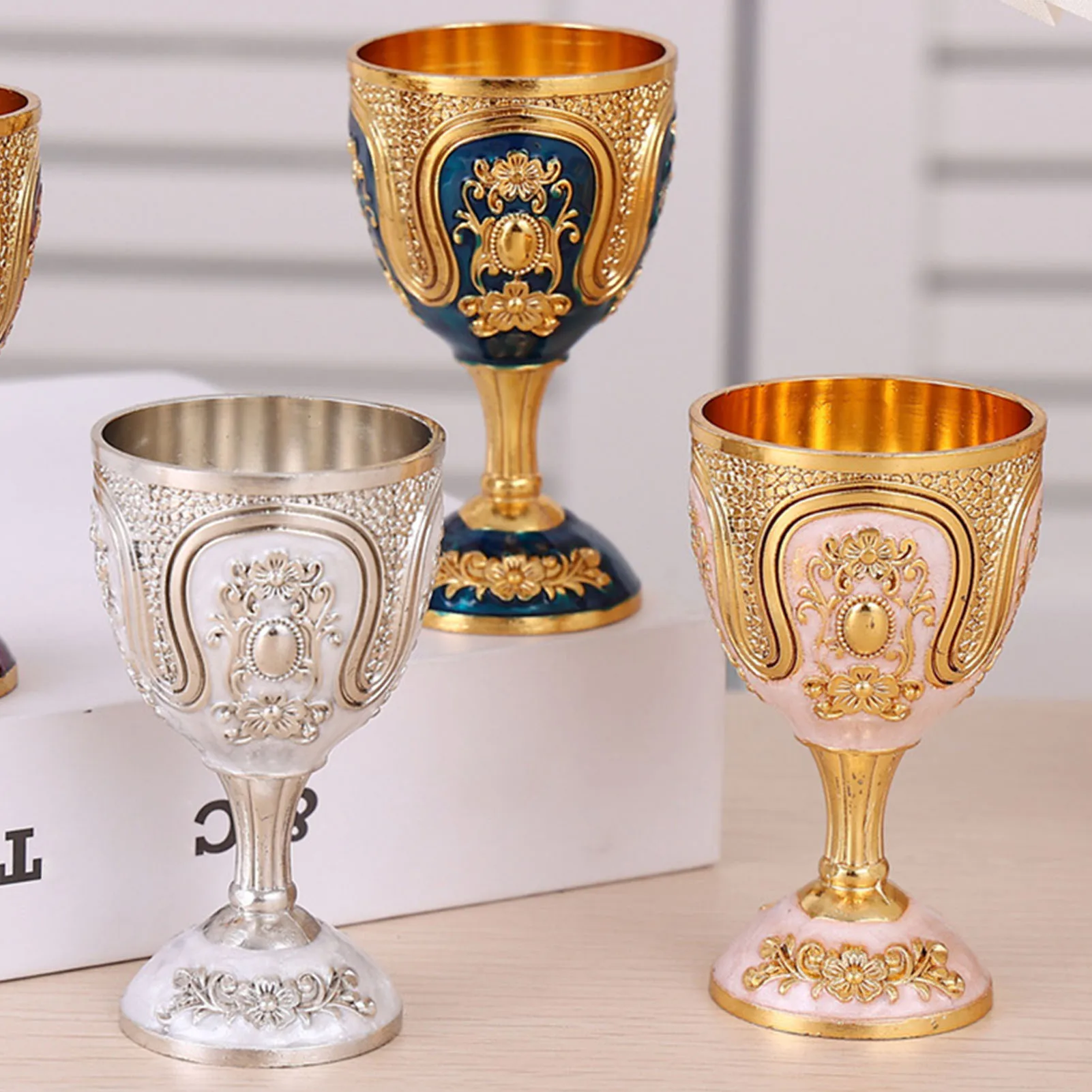 

Gold Retro Medieval Wine Goblet European Style Classic Metal Goblet for Housewarming Festive Gift Kitchen Home Decoration