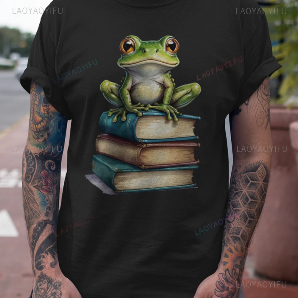 

Мини-лягушка, забавная футболка с принтом животных, топы с мультяшным изображением милой лягушки, сидящая в книге, футболка для мужчин и женщин, хлопок