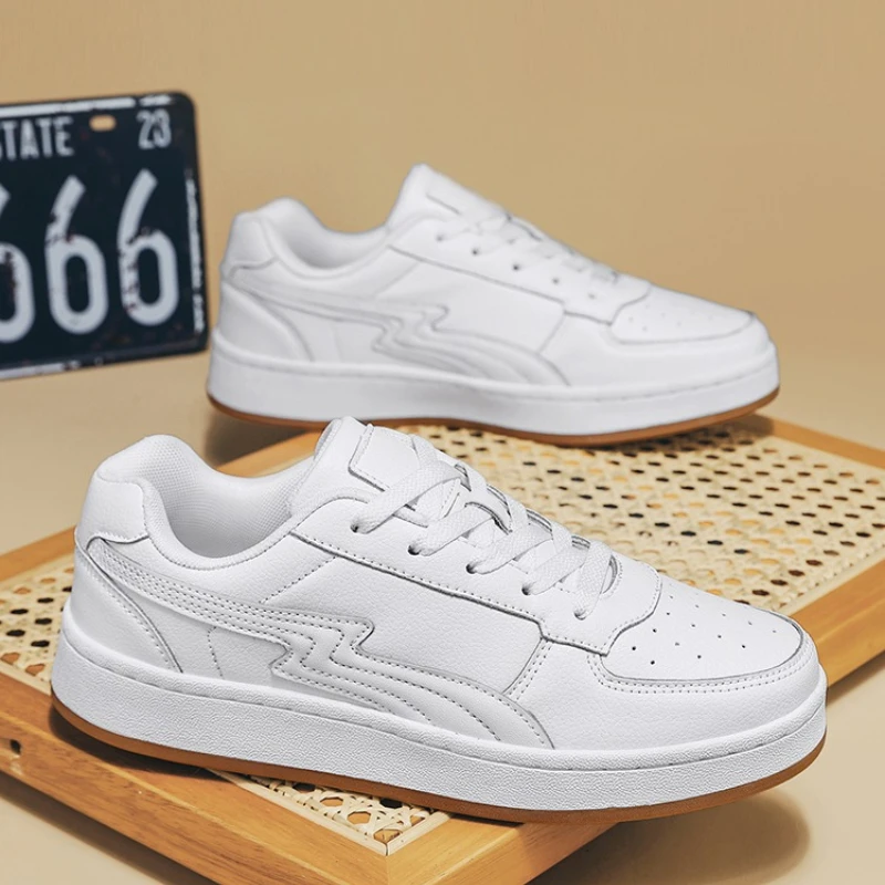 أحذية رياضية رجالية جديدة منخفضة القمة الأكثر مبيعًا كبيرة الحجم بمقدمة مستديرة ورباط علوي كاجوال ومريحة بنعل ناعم ومحظلة بالألوان