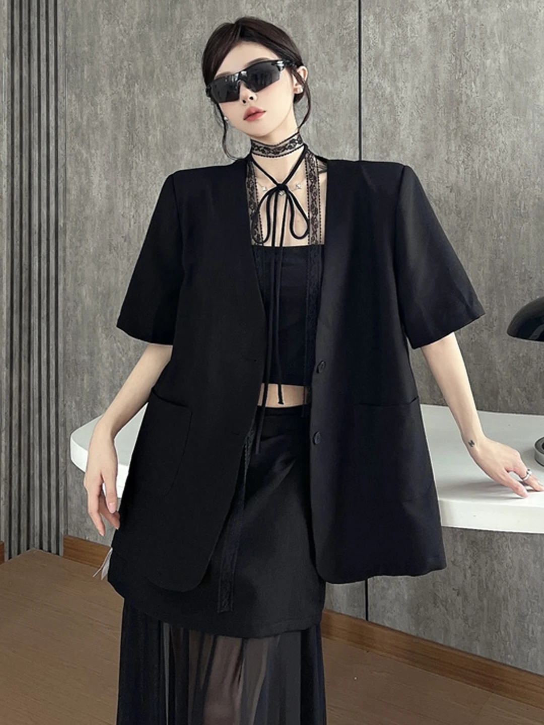 

Летний тонкий костюмный жакет с кружевным дизайном и коротким рукавом для женщин, в стиле Dark Lady, без воротника, из полиэфирного волокна, блузка-топ