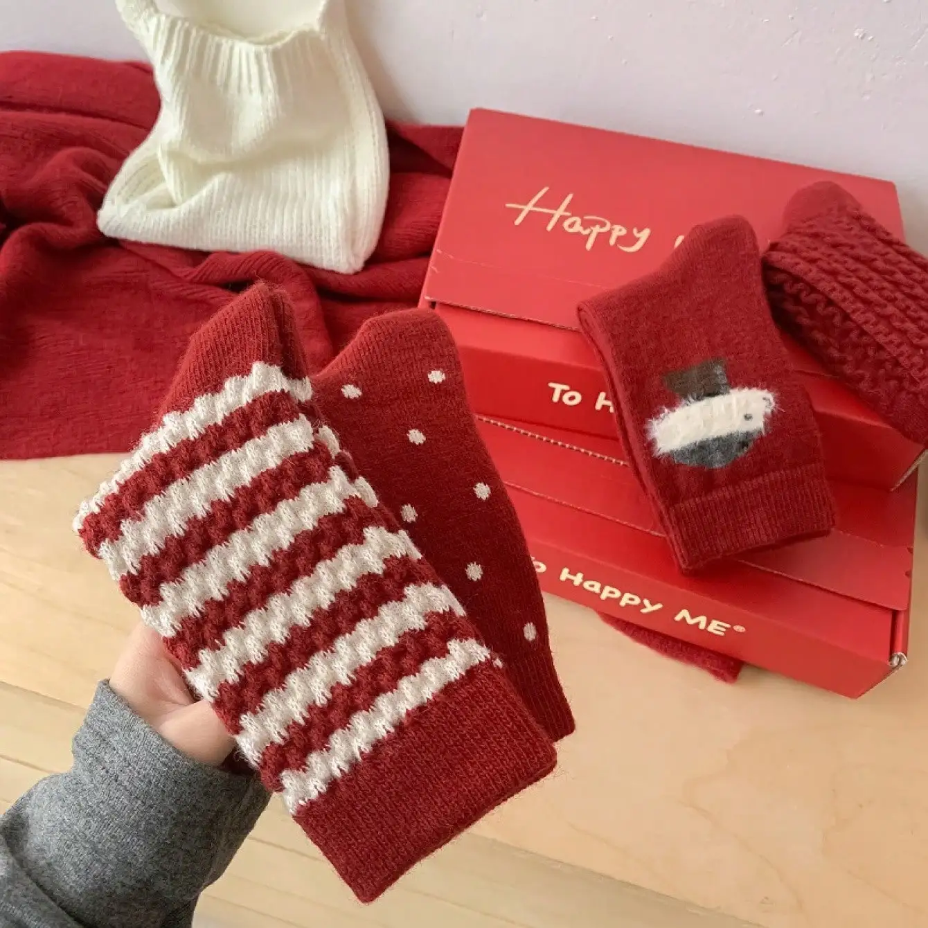 4 أزواج من الجوارب المنقوشة باللون الأحمر النابض بالحياة باللون الأبيض، جوارب قصيرة مريحة للرجال والنساء في المنزل #4