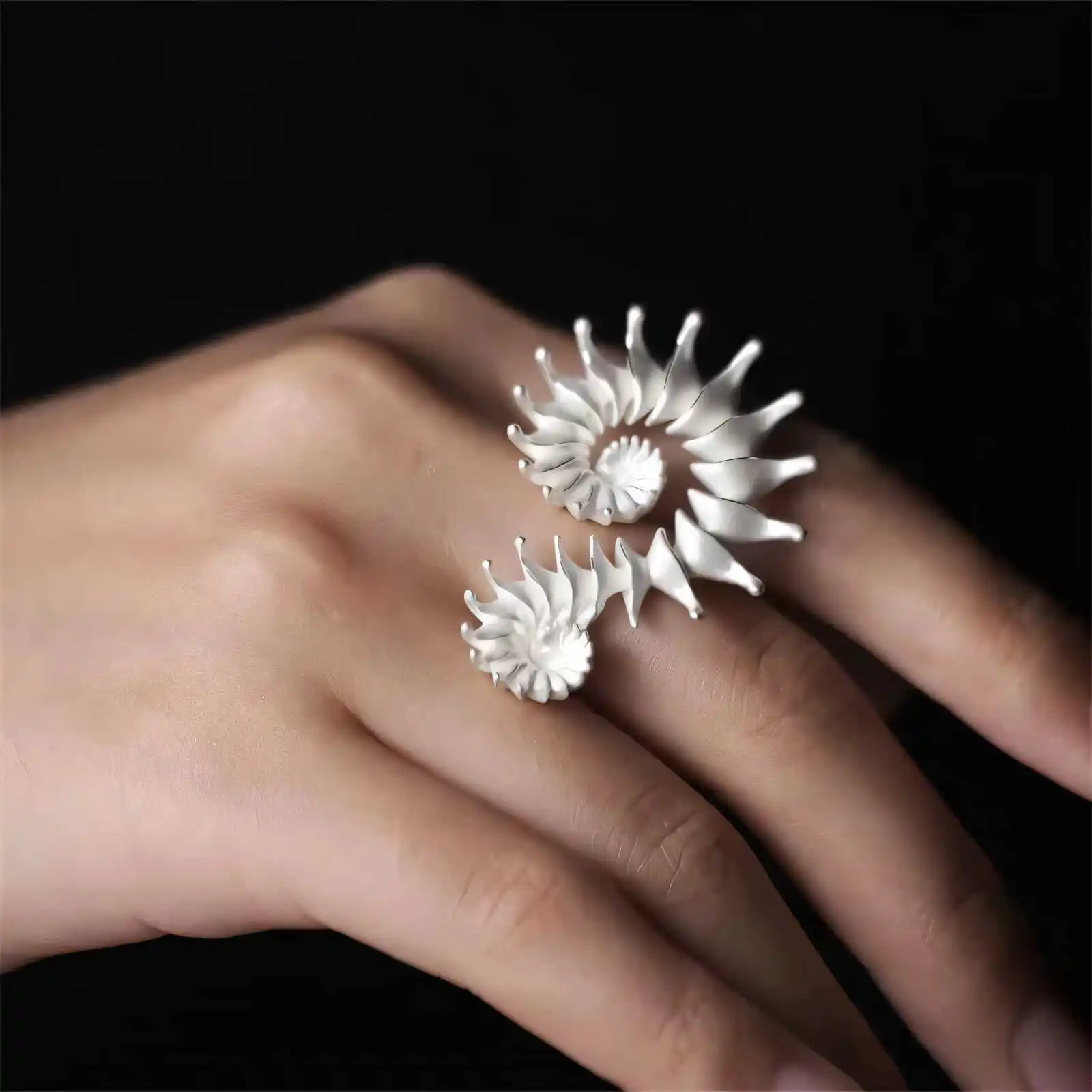 

Punk Retro Silver Color Stereo Matte Conch Opening Ring for Women Personality Gothic Finger Jewelry Summer Beach Accessory Gifts