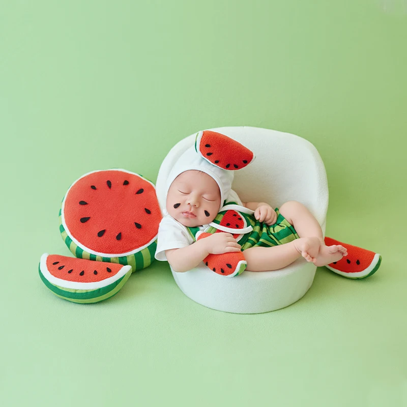 Fotografia estiva per neonati Tema frutta Pantaloni con bretelle a righe verdi Accessori per bambole anguria Puntelli per fotografia creativa per neonati