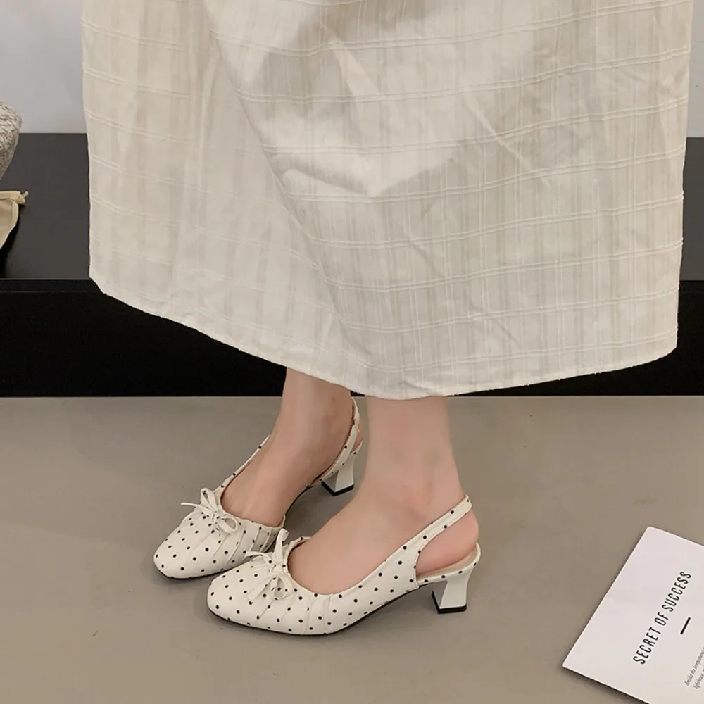 French-style Polka Dot Ruched Bow-tie Closed-toe Sandals for Women 2026 Summer Square-toe Block Heel Shoes Gentle Style