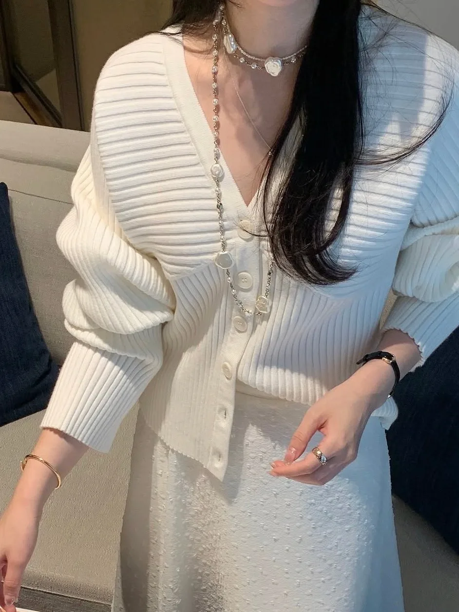 

Ele High Waist Long Sve V-Ne Button Design Knitted Sweater Women's Faion Korean Sle Autumn New Arrival