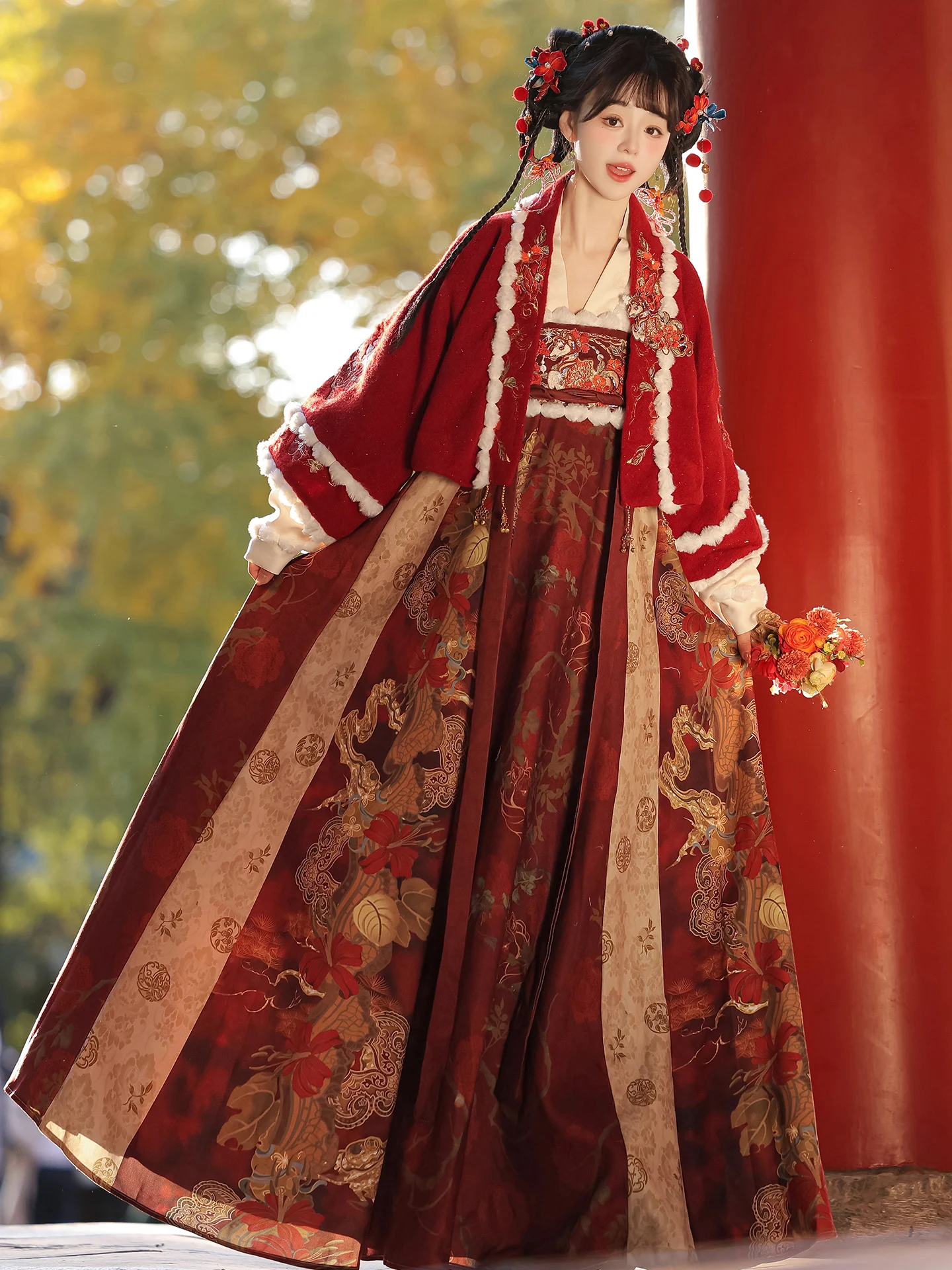 

Комплект женской одежды Cloud Peak Original Tang Sle: короткое пальто и брюки с высокой талией из полиэфирного волокна, зимняя коллекция, на флисовой подкладке, с декором на груди.