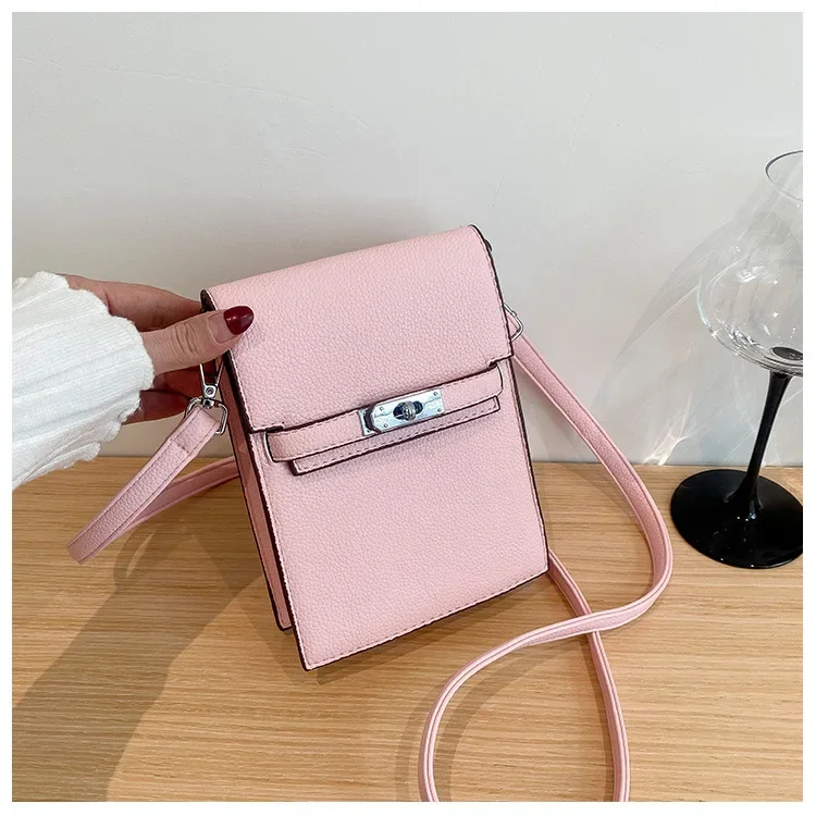 حقيبة كلاتش كروس أنيقة للسيدات لعام 2025 مستوحاة من أسبوع الموضة في باريس مصنوعة من النايلون المعاد تدويره وقابلة للفصل ومتينة