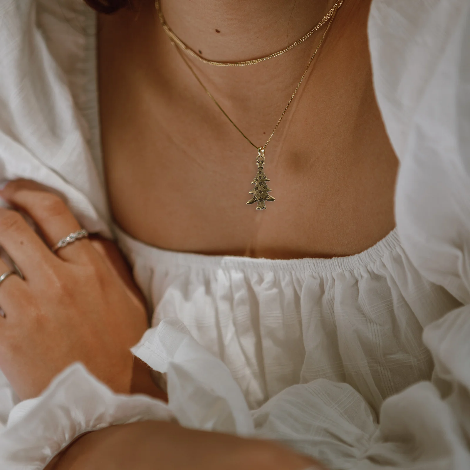 

100Pcs Xmas Tree Shaped Pendants DIY Jewelry Charms Craft Supplies Lovely Alloy Hanging Decor for Earrings Necklaces Anklets