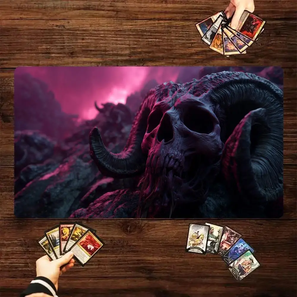 Tapete de juego MTG con diseño de calavera de demonio con cuernos de ciervo estilo oscuro, tapete de juego MTG con base antideslizante, tapetes de juego para juegos de mesa, tapete para TCG
