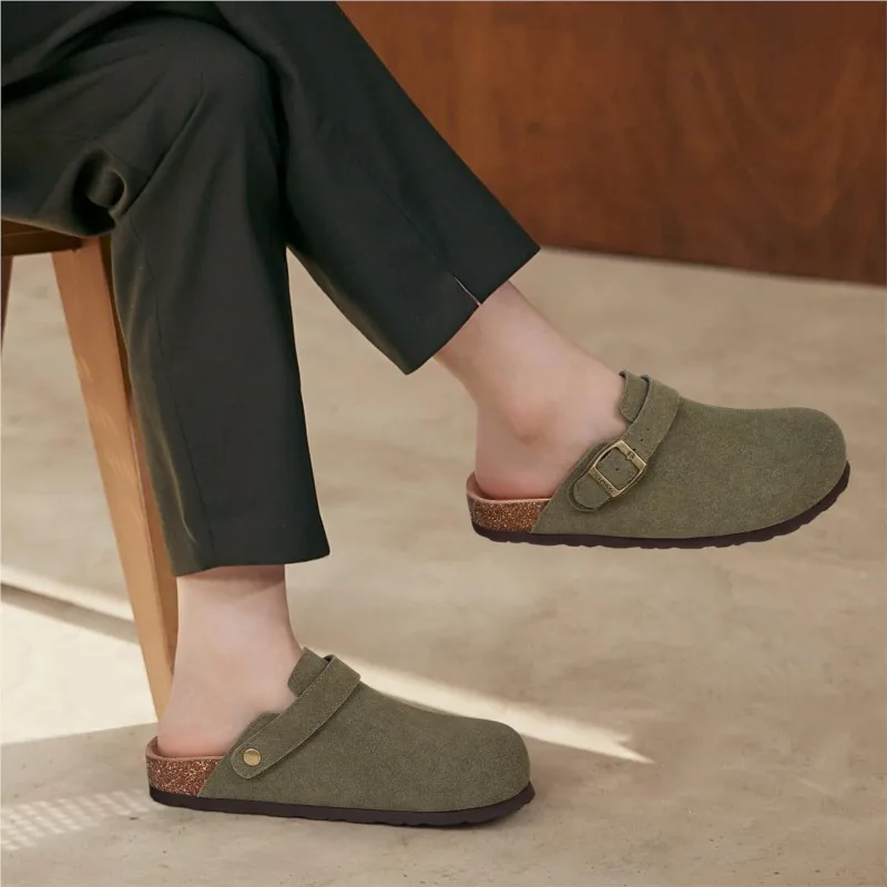 قباقيب نسائية من الجلد الطبيعي من Kidmi ناعمة من الفلين وسرير قدم من جلد البقر المدبوغ البغال جديدة مع حزام قابل للتعديل موضة مريحة سهلة الارتداء