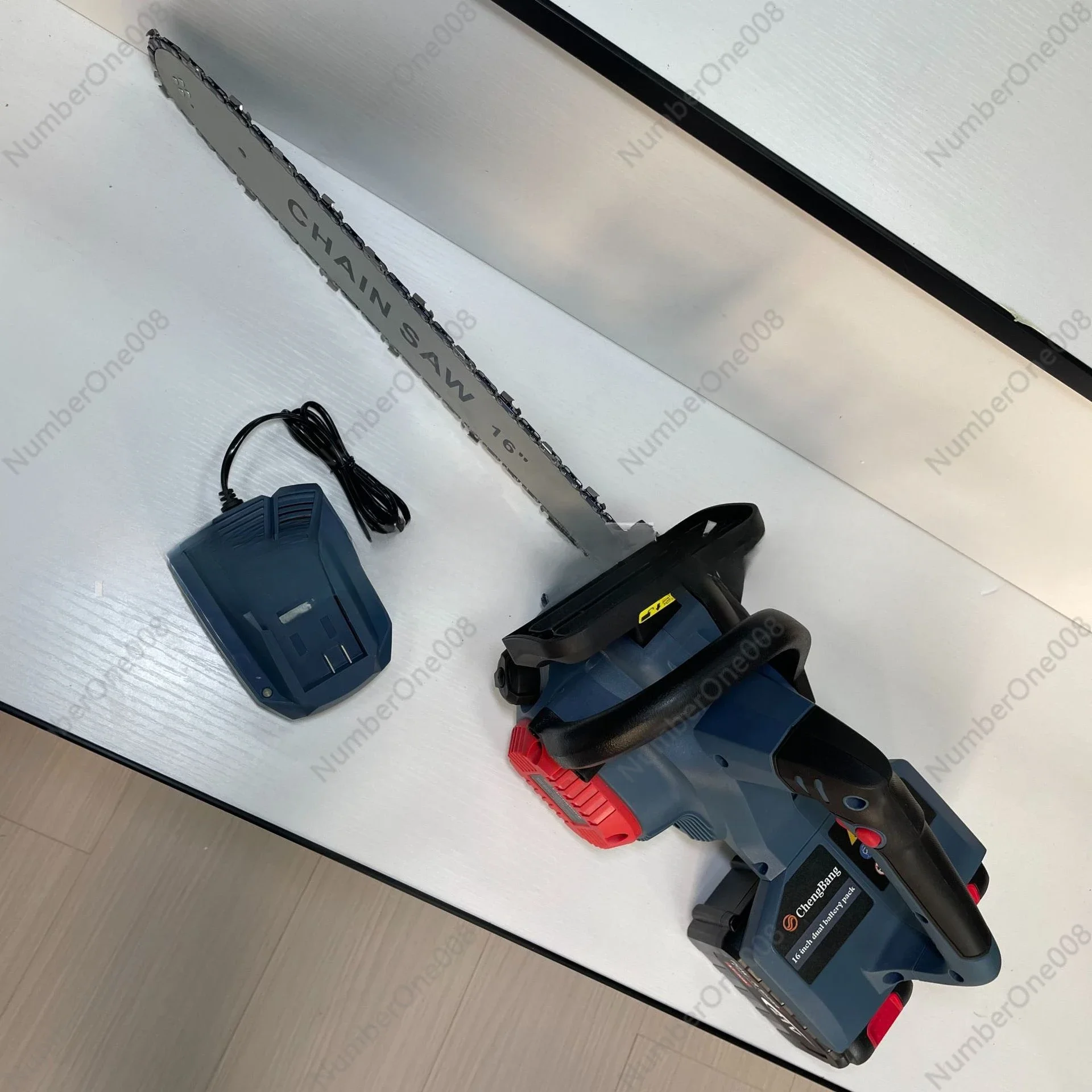 (1 Unit Can Be Sent with Number 083) High-power Dual Battery 16-inch Lithium Battery Brushless Electric Chain Saw (DW Socket)