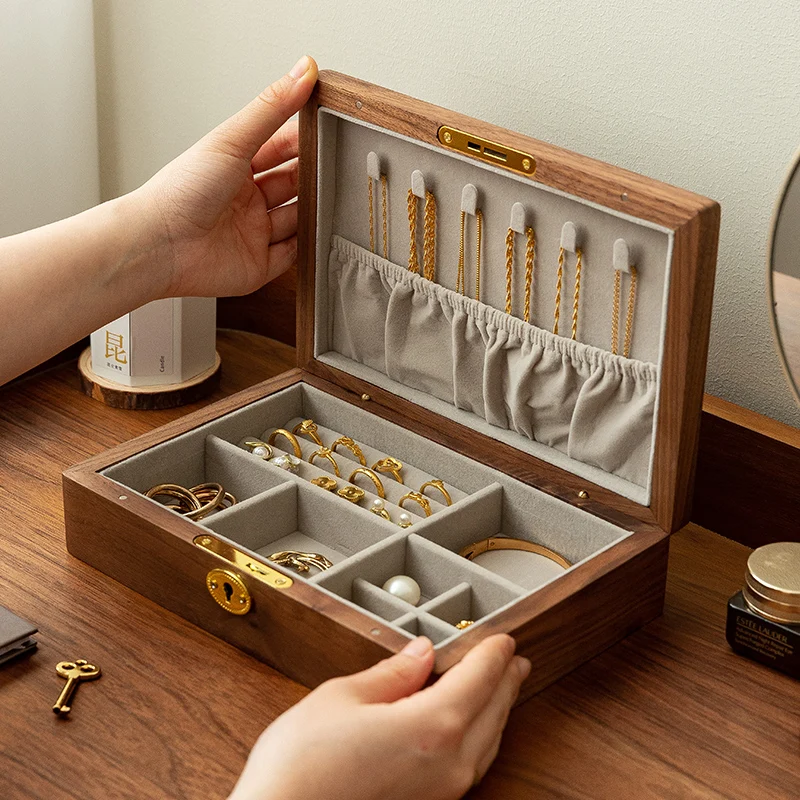 Schmuckaufbewahrungsbox in nordischen Länder, hochwertig exquisit mit Schloss, Retro-Schmuckschatulle aus schwarzem Walnussholz, Halskette, Ohrringe
